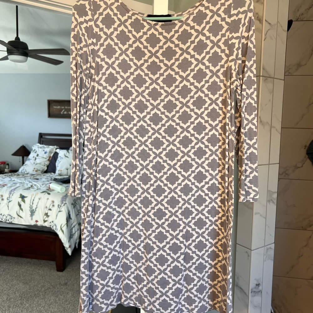 Loft Gray and White Geometric Print Dress